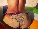 Η Rihanna γυρνά… την πλάτη στο φακό (Pics)
